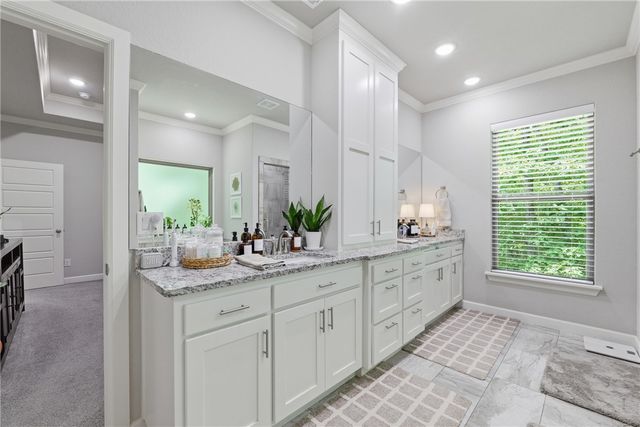 4 Aston Circle, Bella Vista, AR 72714
