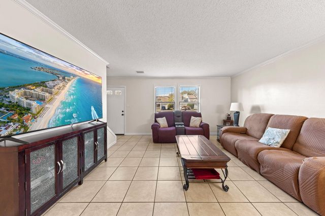 114 4Th Avenue, Shalimar, FL 32579