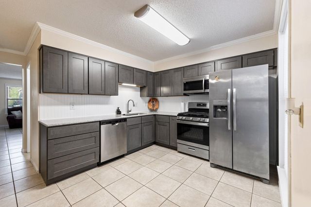 114 4Th Avenue, Shalimar, FL 32579