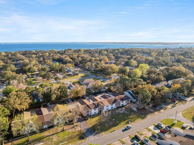 114 4Th Avenue, Shalimar, FL 32579