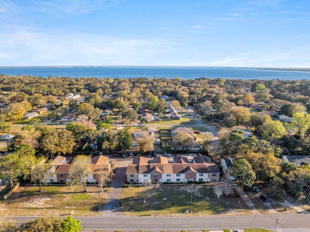 114 4Th Avenue, Shalimar, FL 32579