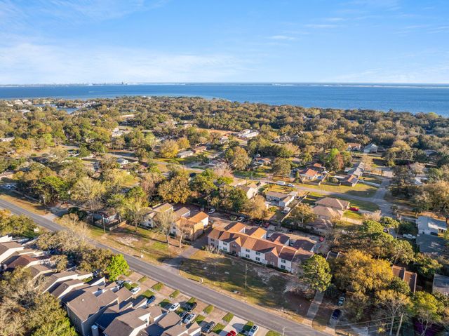 114 4Th Avenue, Shalimar, FL 32579