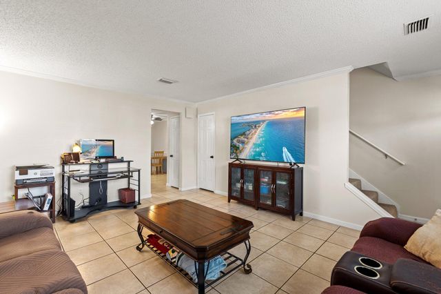 114 4Th Avenue, Shalimar, FL 32579