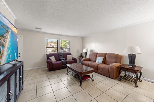 114 4Th Avenue, Shalimar, FL 32579