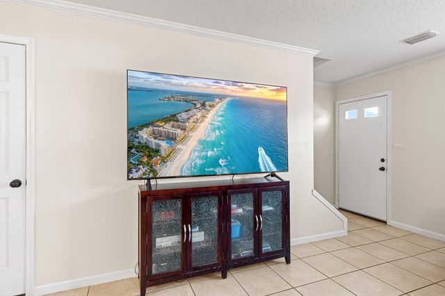 114 4Th Avenue, Shalimar, FL 32579