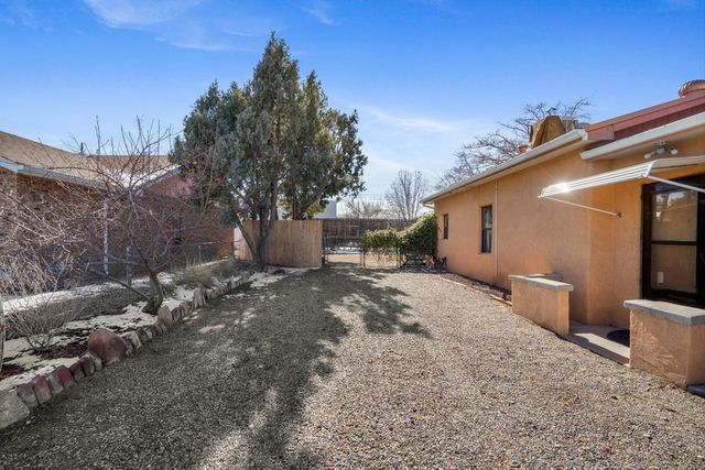 220 San Andres Avenue NW, Albuquerque, NM 87107