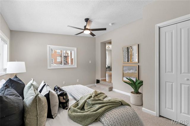 7206 Richmond Place, St Louis, MO 63143