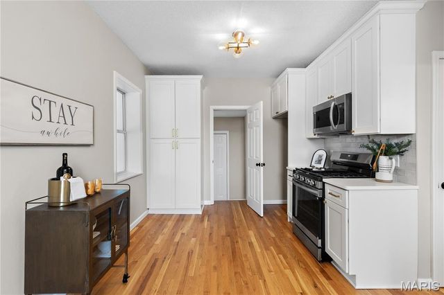 7206 Richmond Place, St Louis, MO 63143