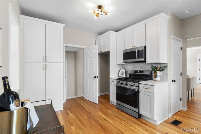 7206 Richmond Place, St Louis, MO 63143