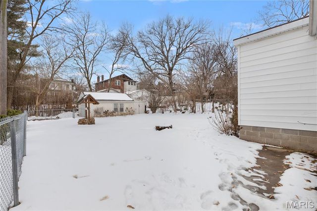 7206 Richmond Place, St Louis, MO 63143