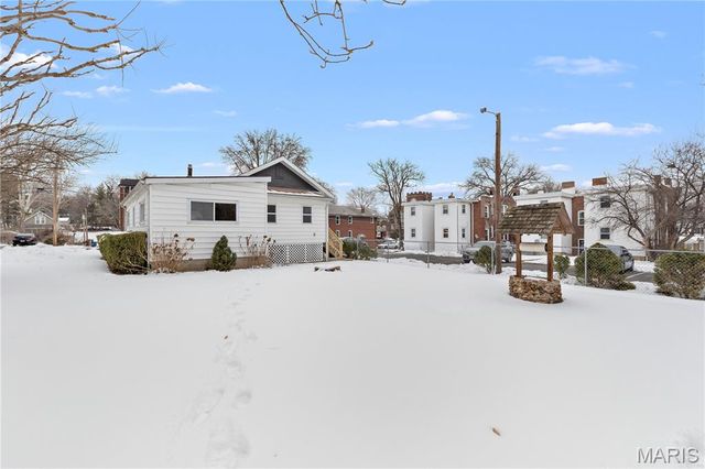 7206 Richmond Place, St Louis, MO 63143