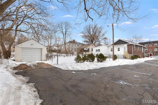 7206 Richmond Place, St Louis, MO 63143