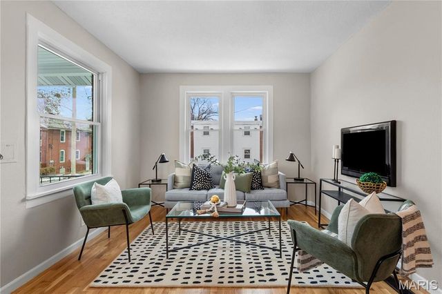 7206 Richmond Place, St Louis, MO 63143