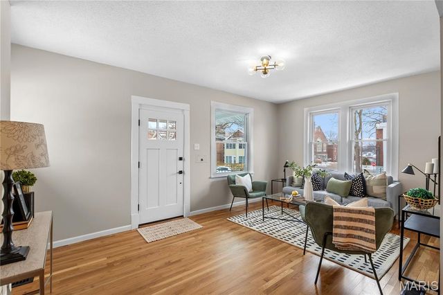 7206 Richmond Place, St Louis, MO 63143