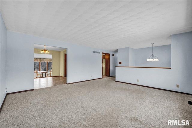 316 RAINBOW Drive, Creve Coeur, IL 61610