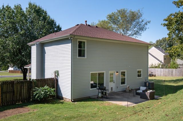 7226 Hidden Lake Dr, Fairview, TN 37062