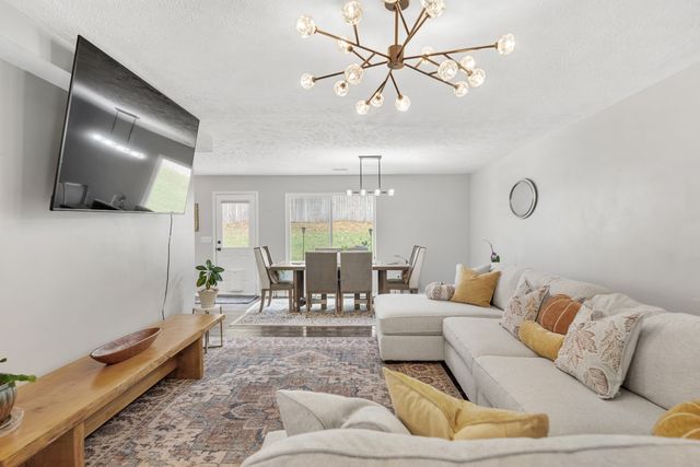 7226 Hidden Lake Dr, Fairview, TN 37062