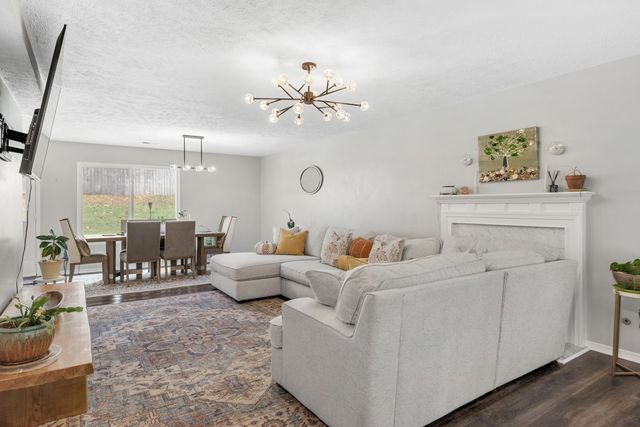 7226 Hidden Lake Dr, Fairview, TN 37062