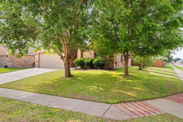 1341 Hearthstone Drive, Burleson, TX 76028