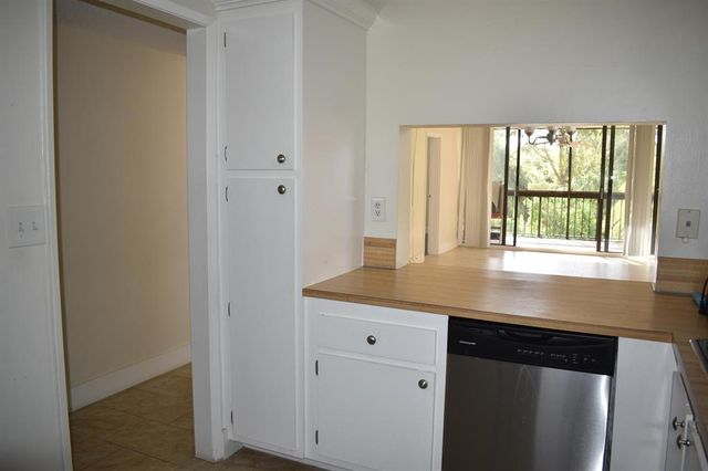 8415 Forest Hills Drive 305, Coral Springs, FL 33065
