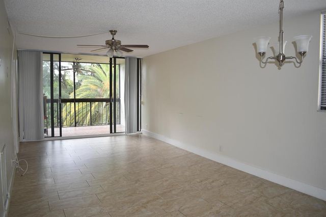 8415 Forest Hills Drive 305, Coral Springs, FL 33065