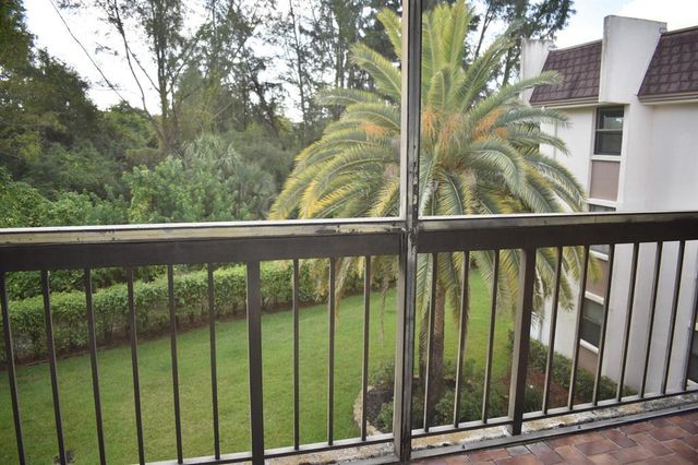 8415 Forest Hills Drive 305, Coral Springs, FL 33065