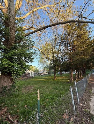 704 E Hayward Avenue, Independence, MO 64050