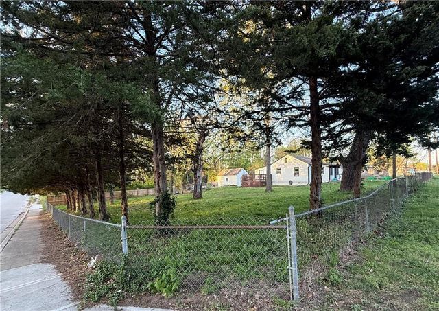 704 E Hayward Avenue, Independence, MO 64050