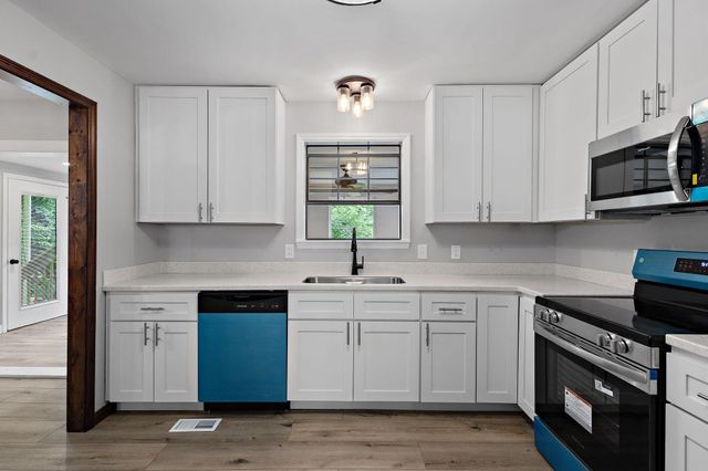 711 Omega Drive, Whitwell, TN 37397