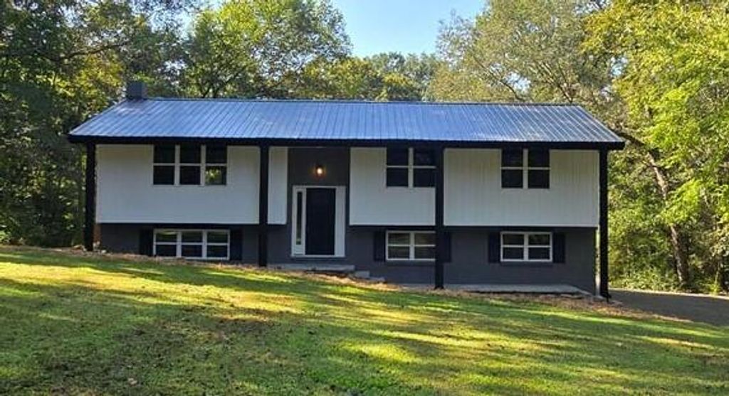 711 Omega Drive, Whitwell, TN 37397