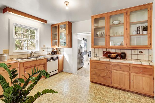 3200 Becerra Way, Sacramento, CA 95821