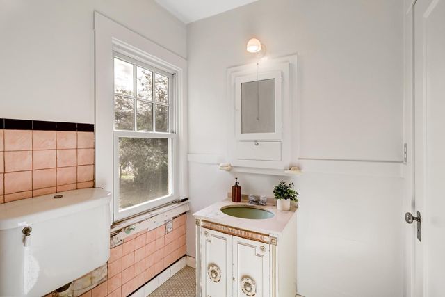 3200 Becerra Way, Sacramento, CA 95821