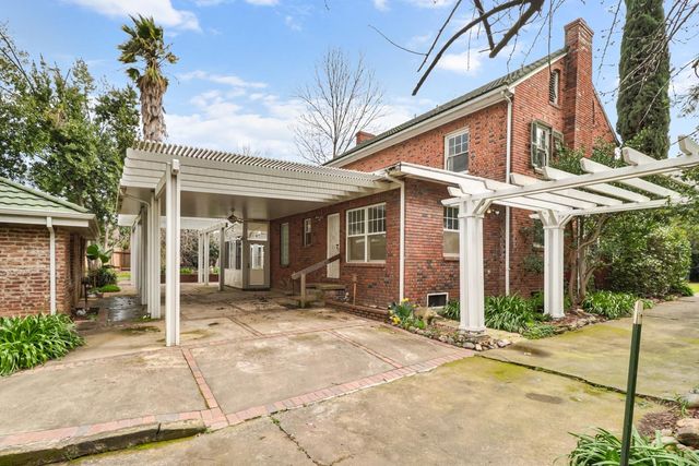 3200 Becerra Way, Sacramento, CA 95821