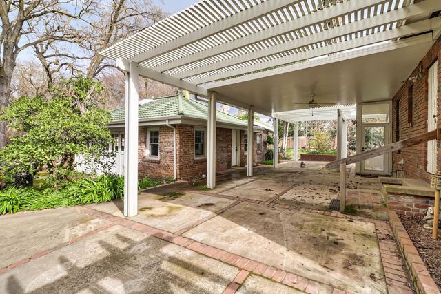 3200 Becerra Way, Sacramento, CA 95821