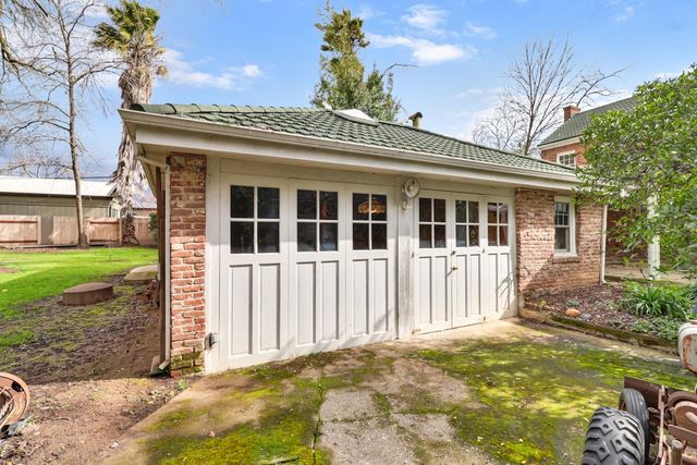 3200 Becerra Way, Sacramento, CA 95821