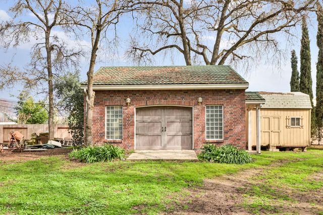 3200 Becerra Way, Sacramento, CA 95821