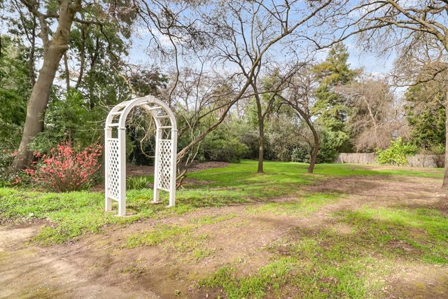 3200 Becerra Way, Sacramento, CA 95821