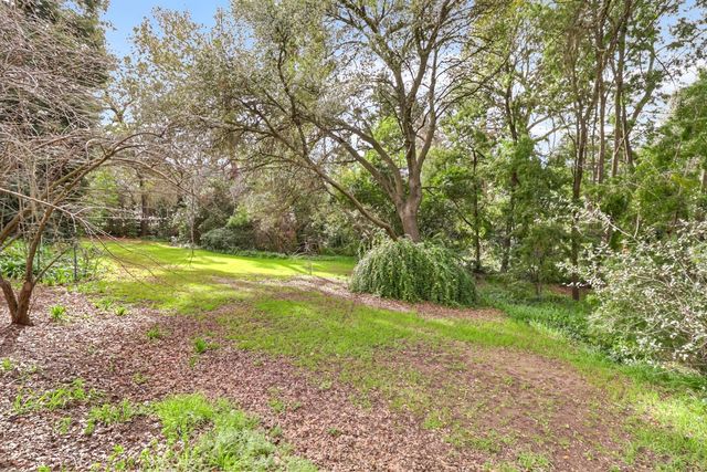 3200 Becerra Way, Sacramento, CA 95821