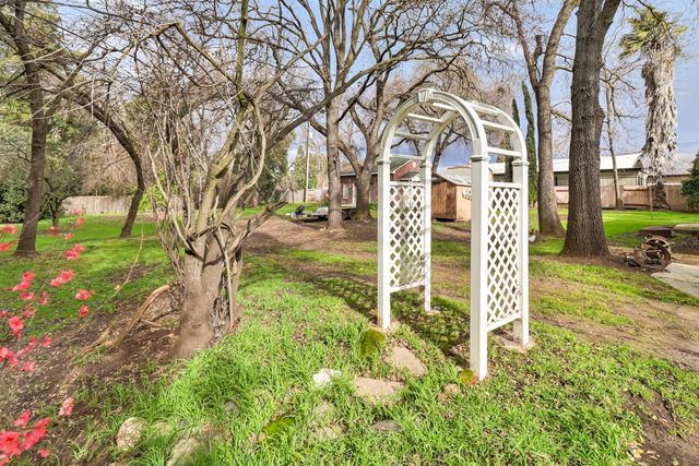 3200 Becerra Way, Sacramento, CA 95821