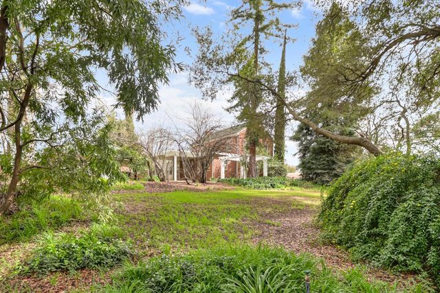 3200 Becerra Way, Sacramento, CA 95821