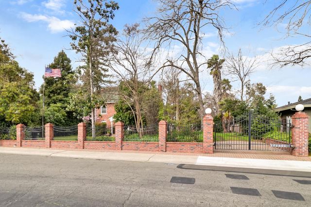 3200 Becerra Way, Sacramento, CA 95821