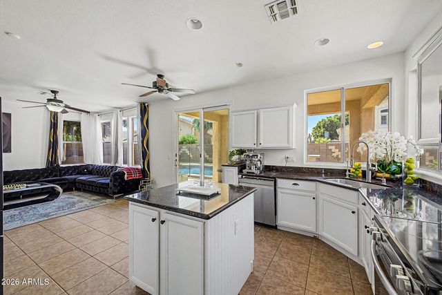 7015 W BLACKHAWK Drive, Glendale, AZ 85308
