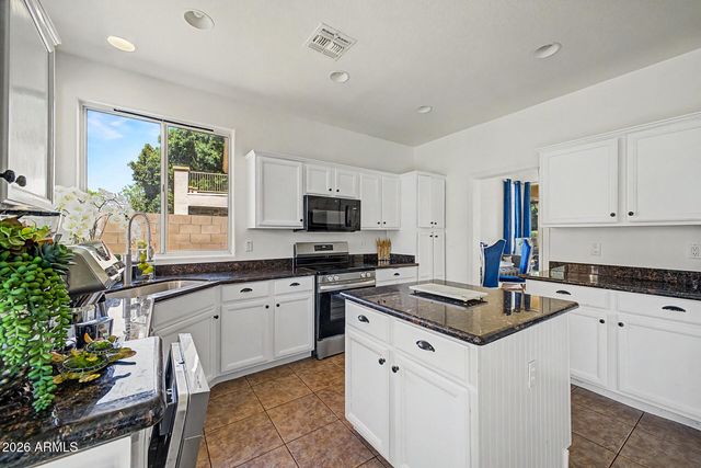 7015 W BLACKHAWK Drive, Glendale, AZ 85308