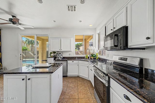 7015 W BLACKHAWK Drive, Glendale, AZ 85308