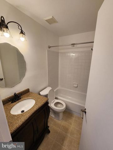 1408-B RALSTON DR, Mount Laurel, NJ 08054