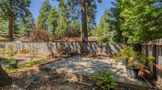 5539 Daisy Dr, Pollock Pines, CA 95726