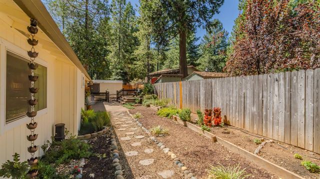 5539 Daisy Dr, Pollock Pines, CA 95726