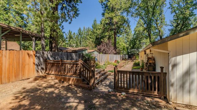 5539 Daisy Dr, Pollock Pines, CA 95726