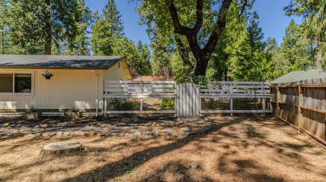 5539 Daisy Dr, Pollock Pines, CA 95726