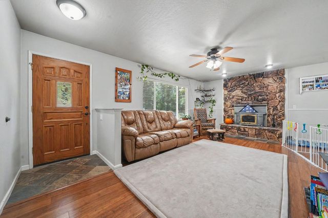 5539 Daisy Dr, Pollock Pines, CA 95726